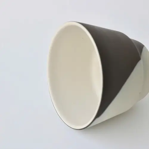 Chậu gốm nhỏ xinh phối màu trắng đen trang trí bàn làm việc